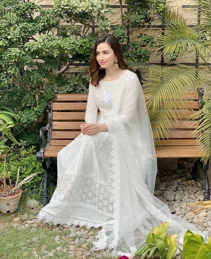 How To Pick The Best Modern And Elegant Salwar Kameez Online