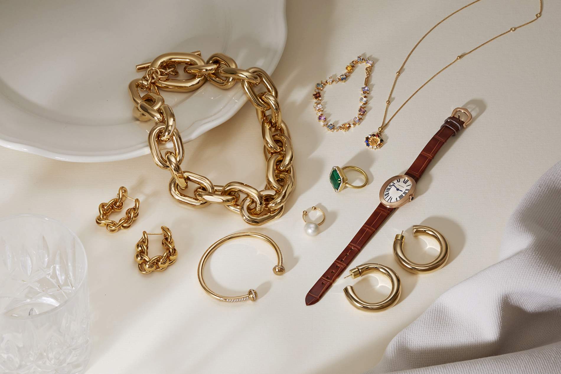 Elevate Your Office Look: Must-Wear Jewelry Pieces for Women